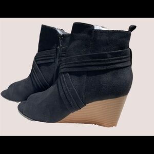 Journee collection Sabeena wedge open toe bootie size 11